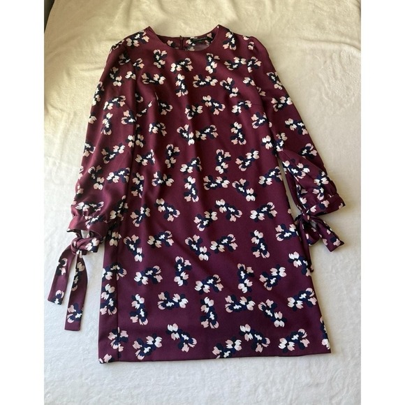 Dresses & Skirts - Banana Republic Burgundy Floral Long Sleeve Knee Length Shift Dress